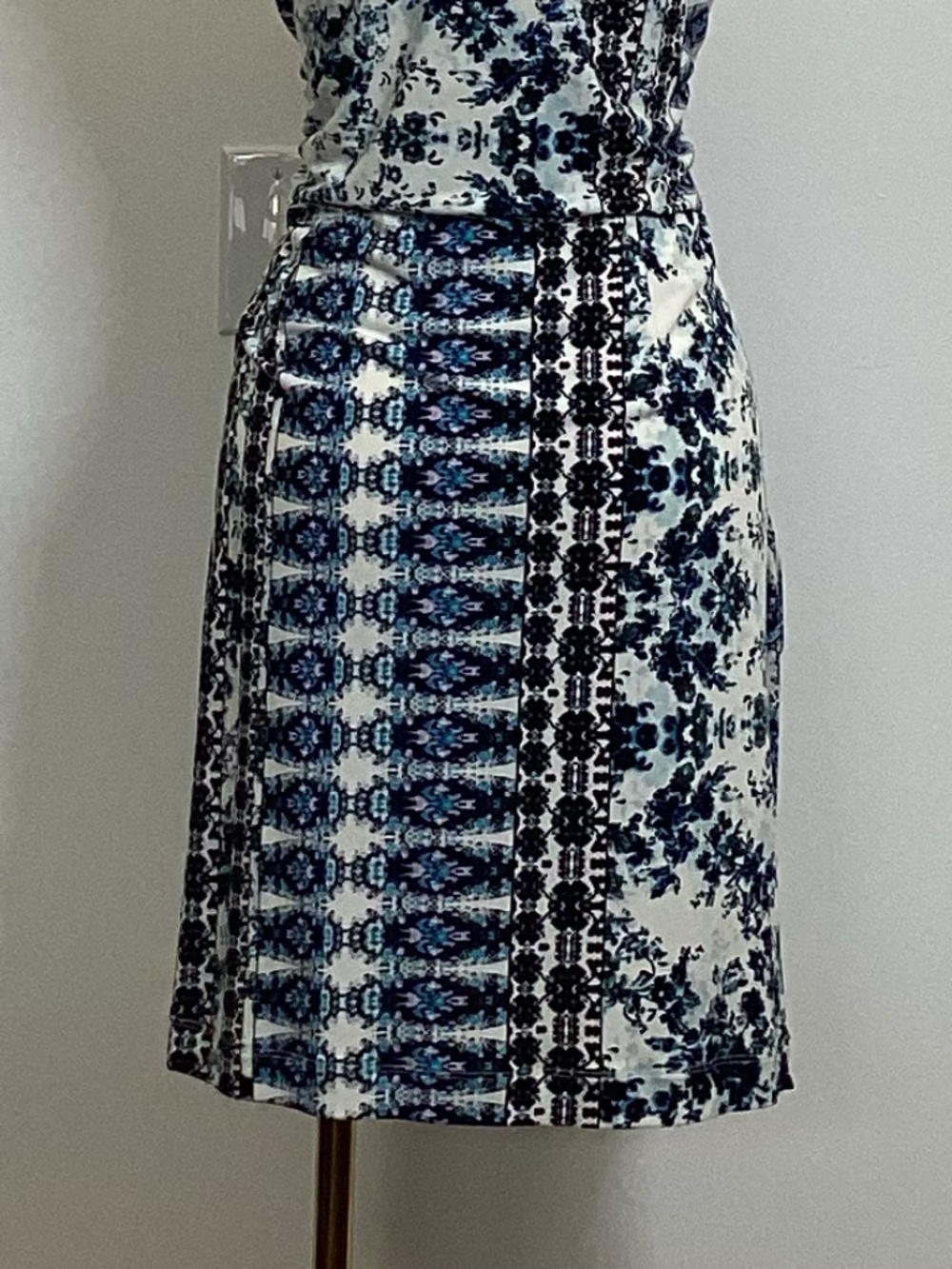 BCBG Generation Blue & White Razor Back Dress Large EUC - Picture 6 of 6